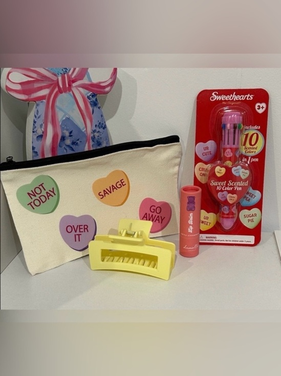 The Unbranded Brand Other - Pouch and Accessory Set (4 pieces) lip gloss pen and hair clip!
